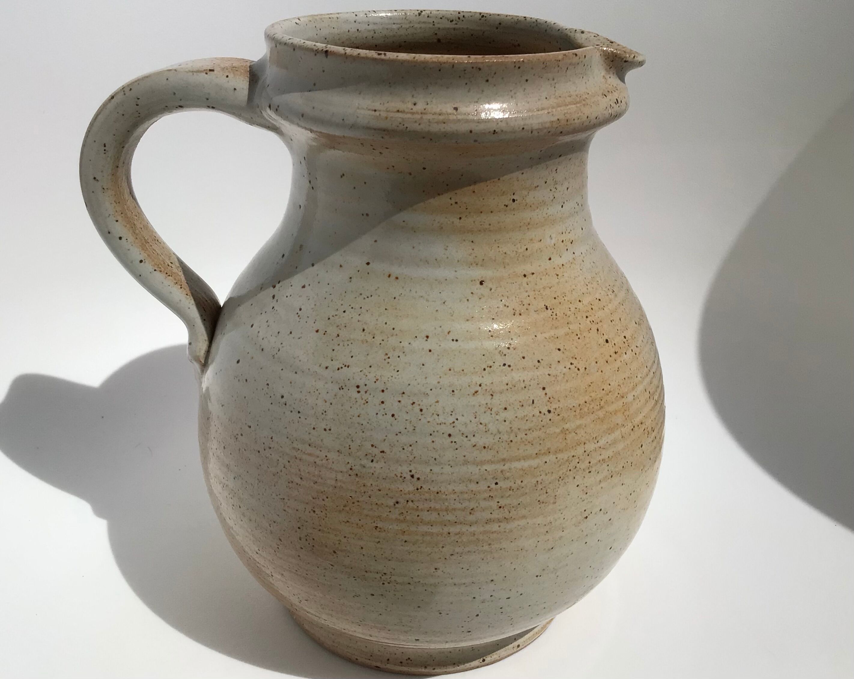 Artisanal pitcher Marais sandstone 1,75l