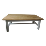 Table basse réalisée à partir d'une table de ferme vintage en bois massif