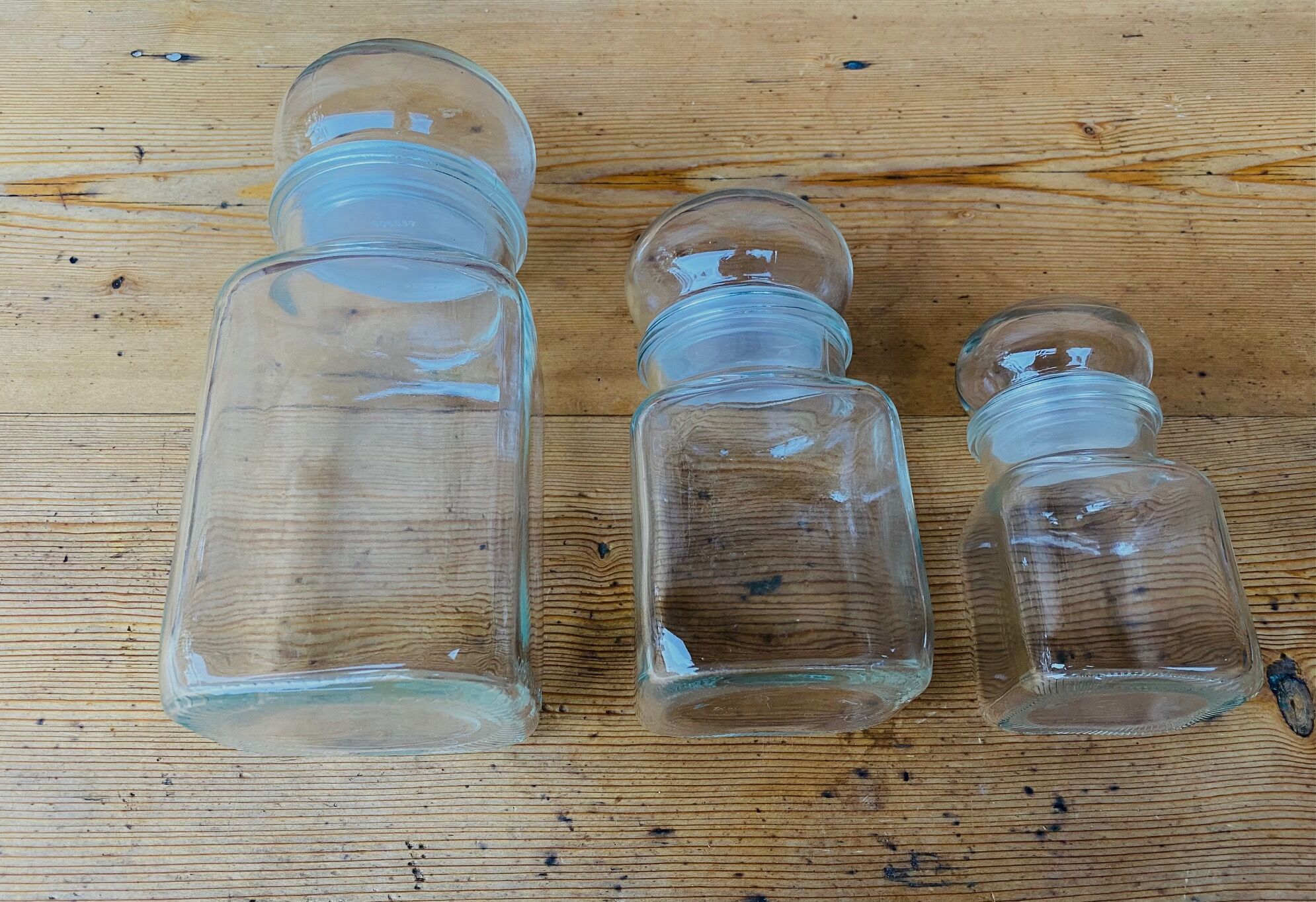 Trio of apothecary jar in transparent glass.