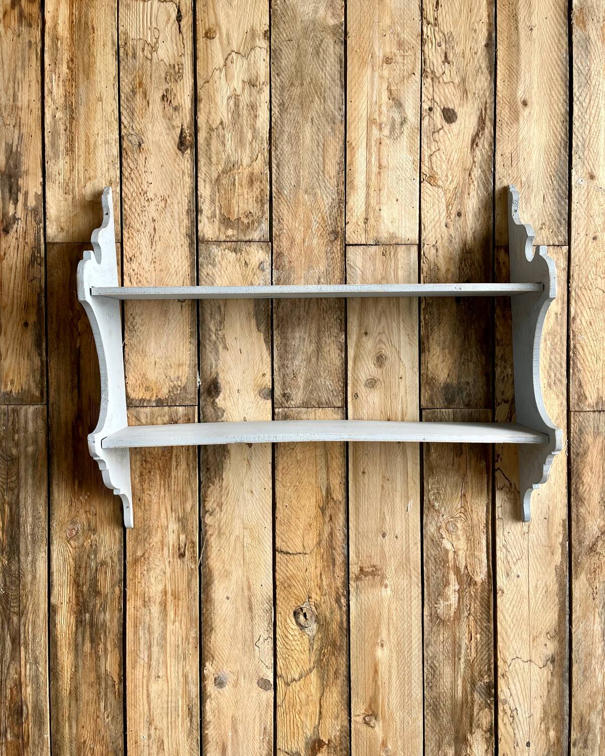 Étagère ancienne en bois patiné