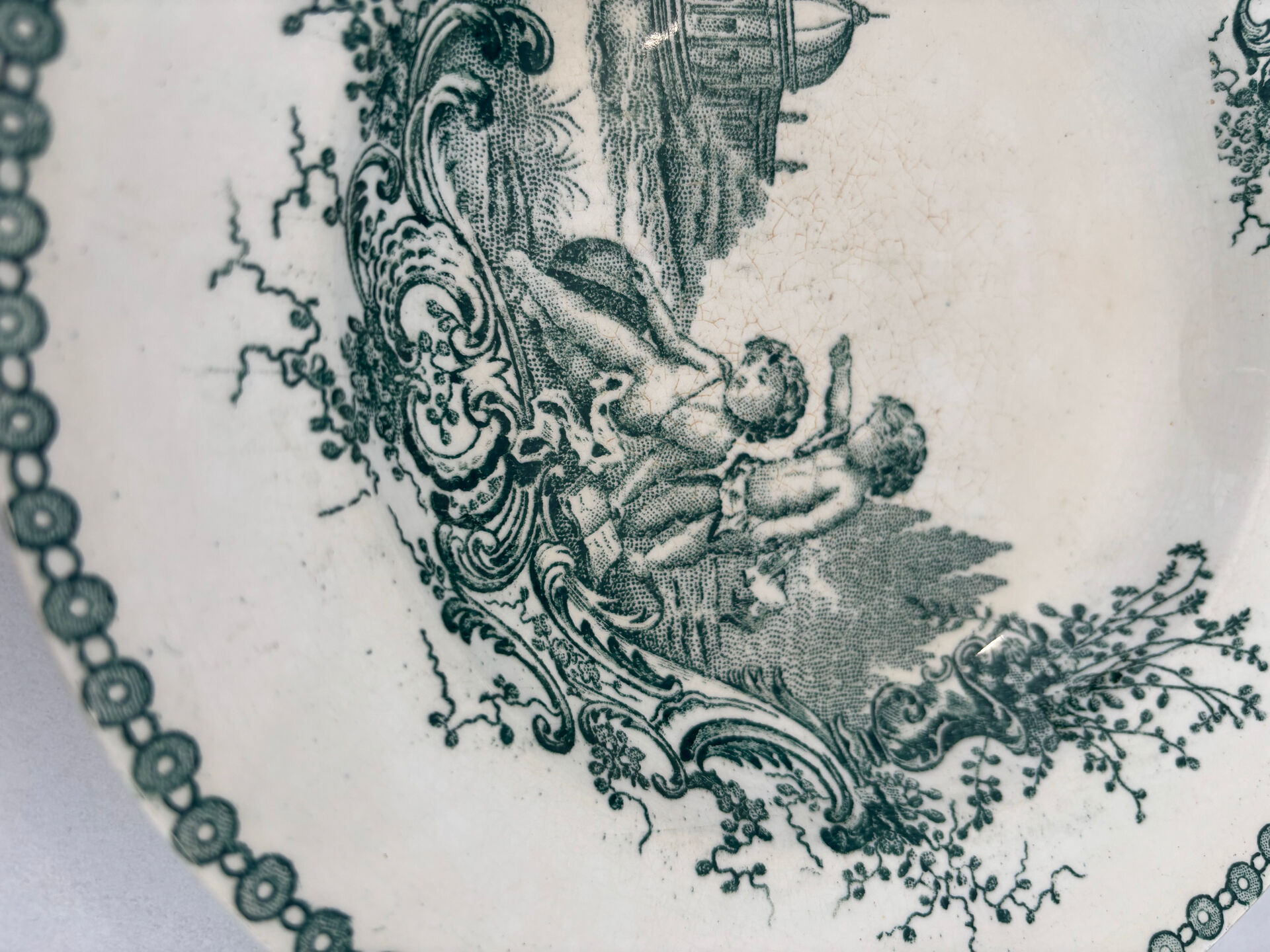 Assiette creuse terre de fer St Amand modèle trianon verte - faïence a