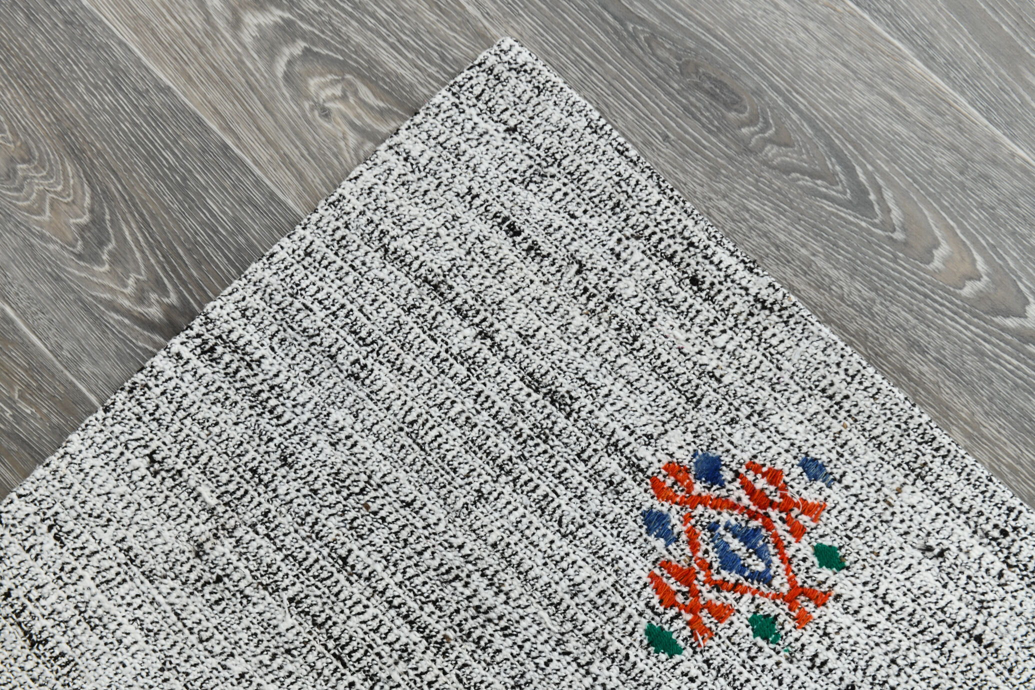 2x8 white & black vintage runner rug 61x234cm