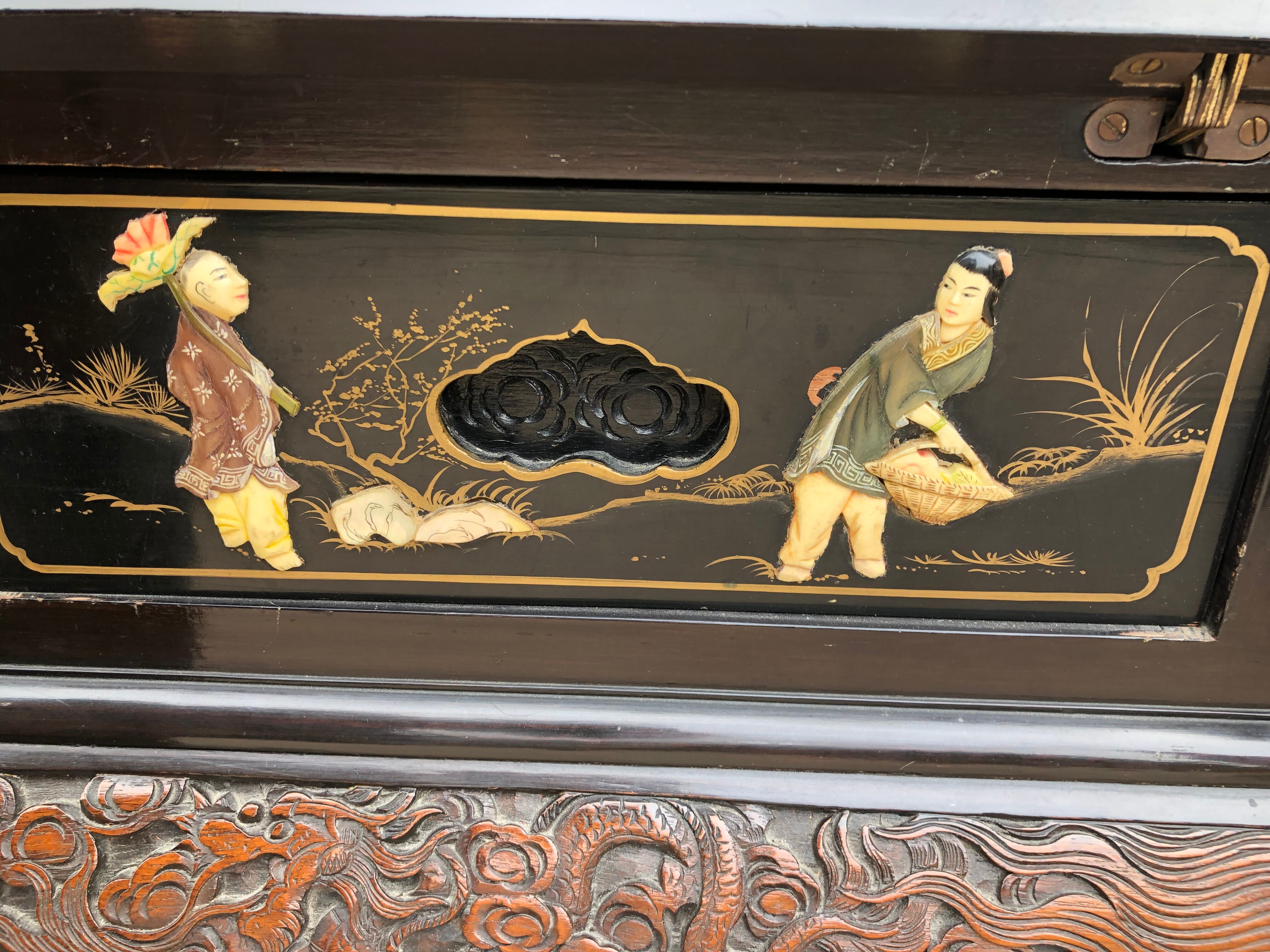 Slope office with asian decorations from the 1950s