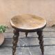 tabouret de ferme tripode brutaliste | pieds torsadés