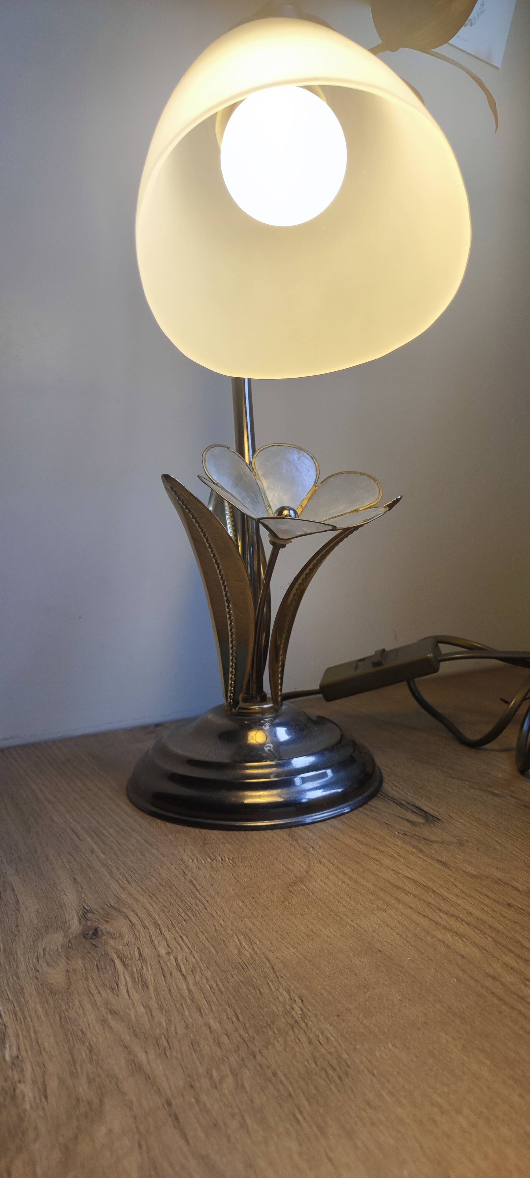 Table lamp