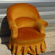 Fauteuil crapaud en velours jaune