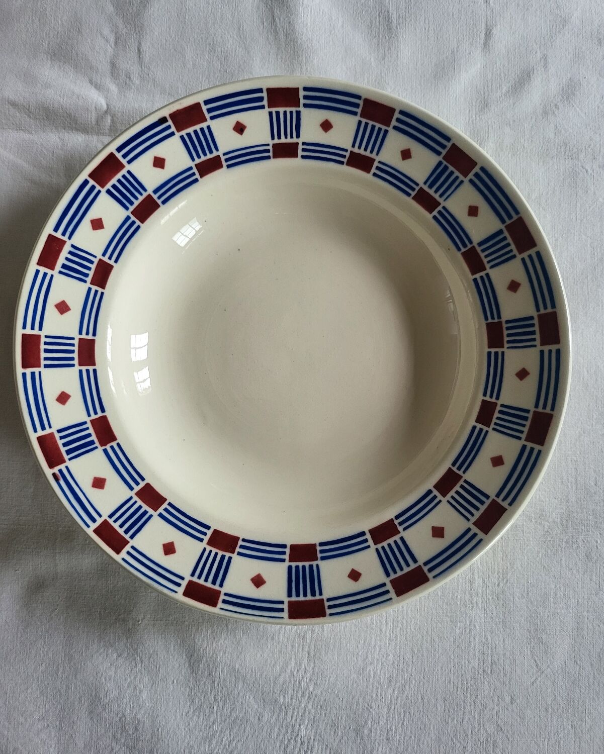 Set of 4 Vincennes earthenware soup plates, Paris.