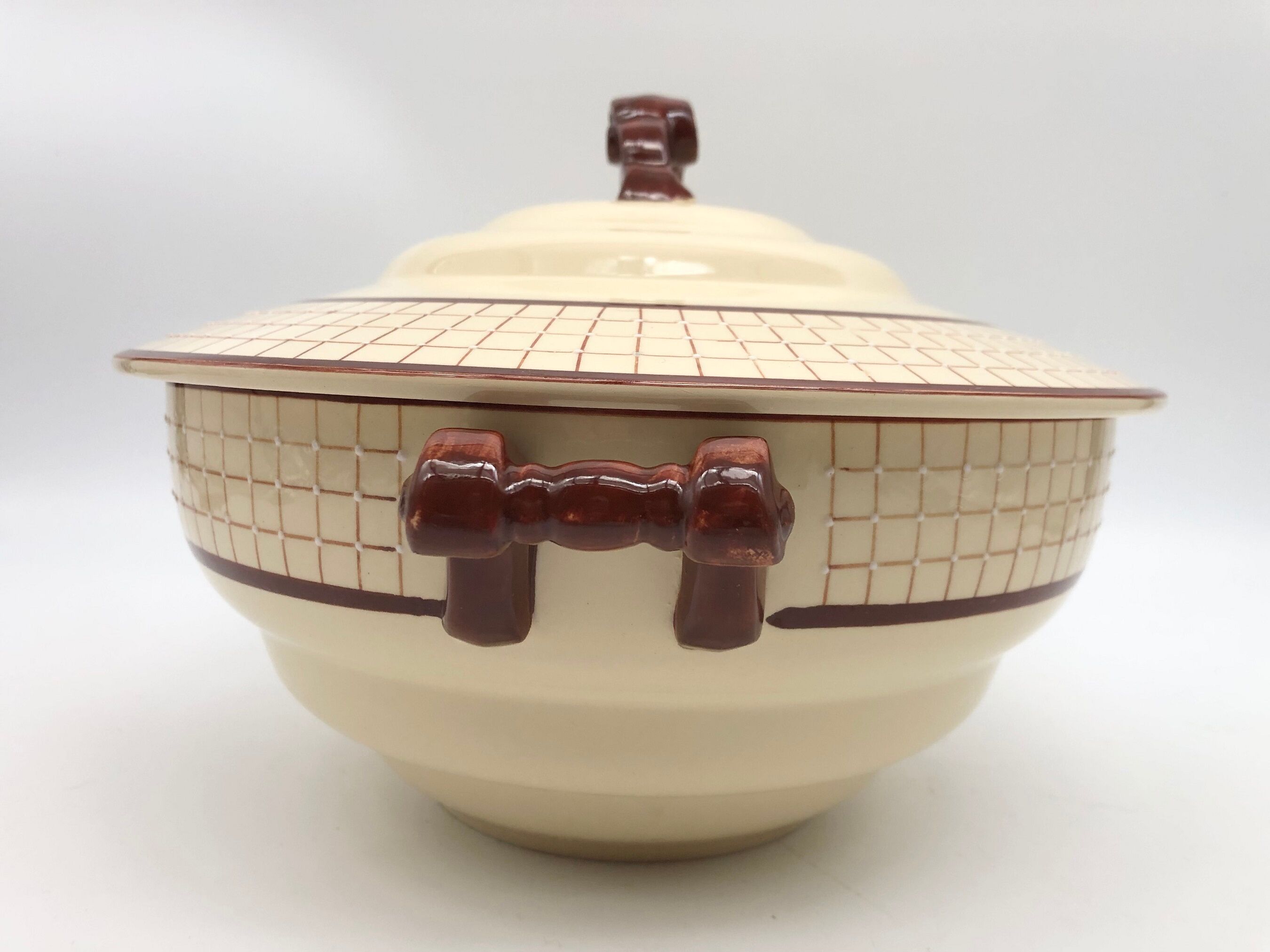 Earthenware tureen "Longchamp – France", Colmar model