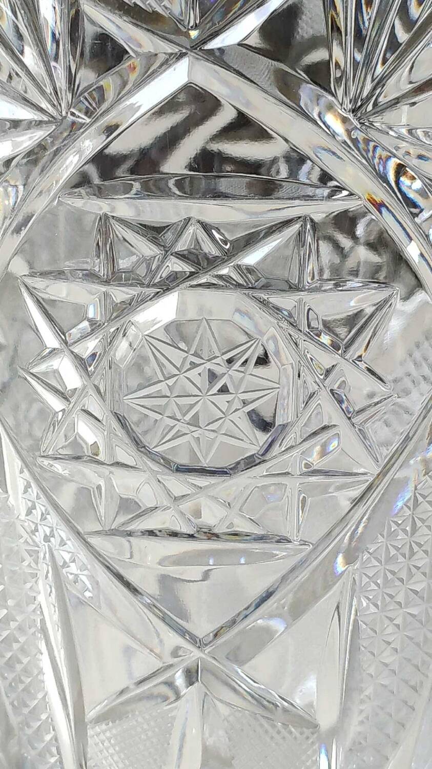 Boho chic vase in cut bohemian crystal. starry/crossions/foliage patterns. 20 x 12 cm
