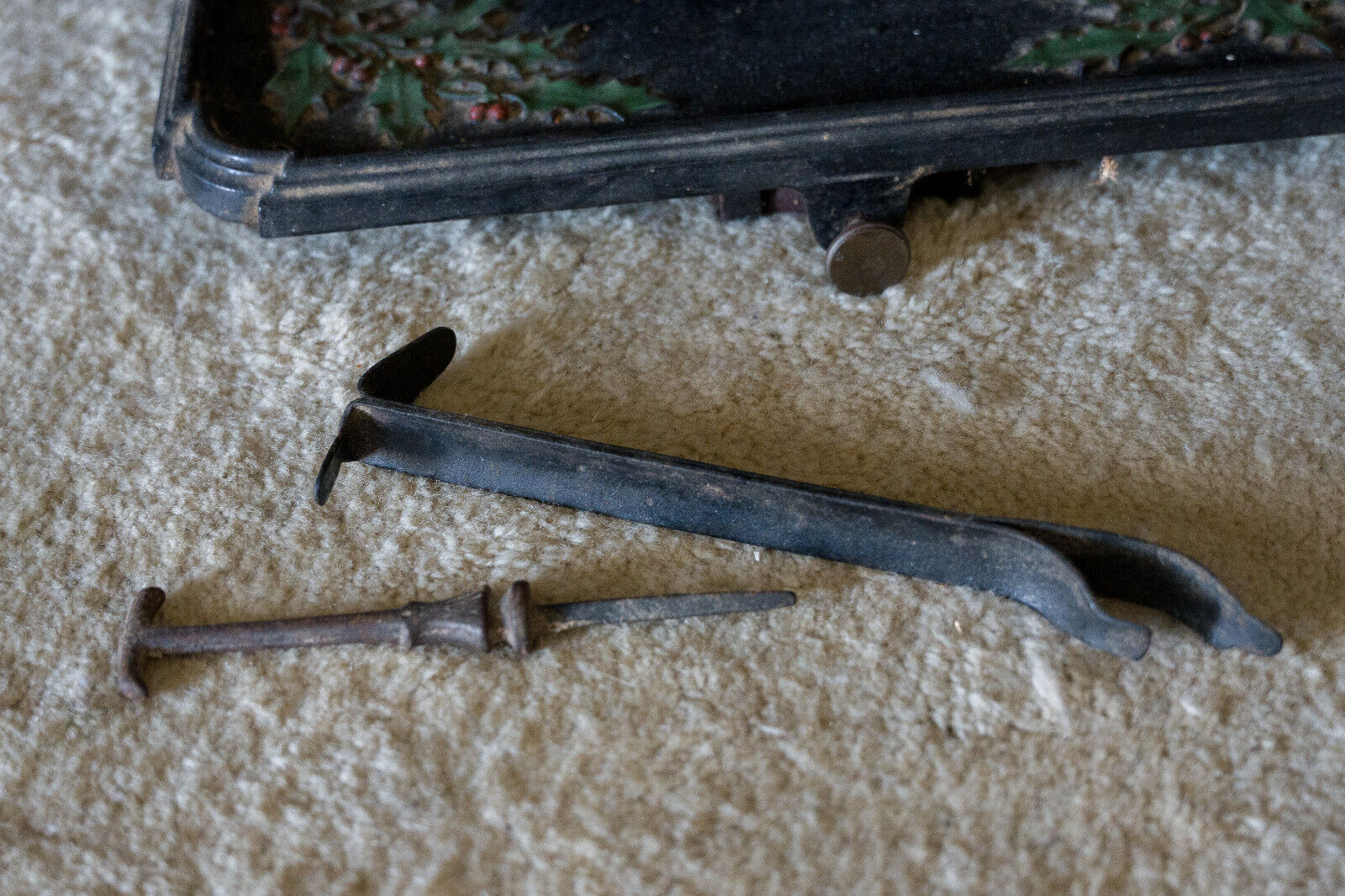 Cast iron stove Forges Fonderie Saint Nicolas brand Holiday Décor holly