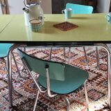 Stretch table set in formica and 4 chairs