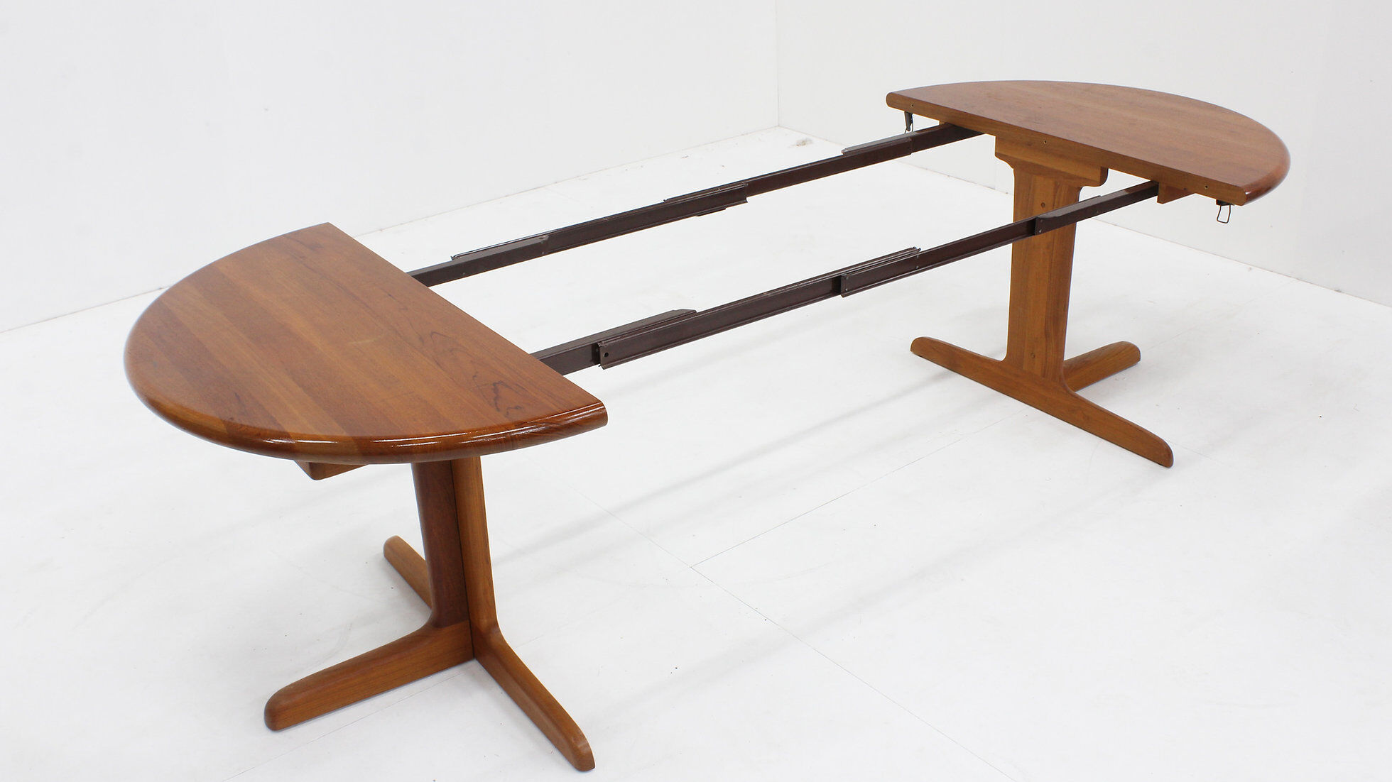 Vintage Danish round extendable dining table solid teak Langeskov möbelfabrik