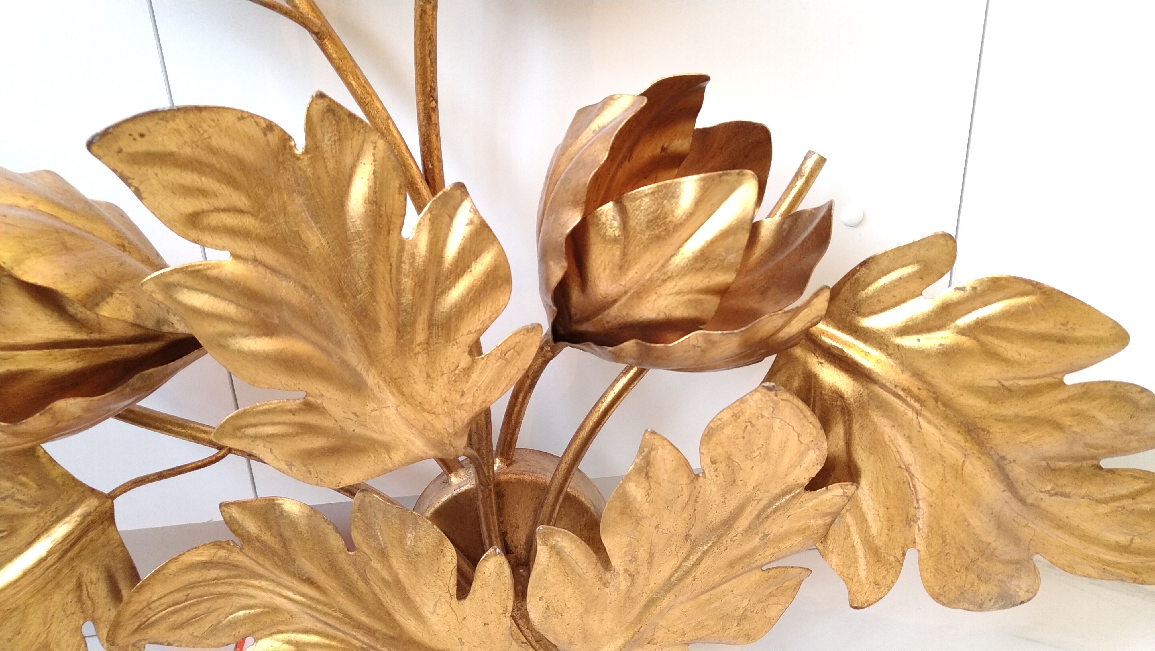 Wall light gold metal flower