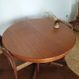 Table ronde en teck Baumann années 60