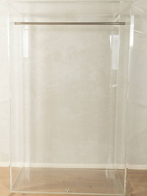 Garde-robe en acrylique, années 1980, sur mesure, transparent.