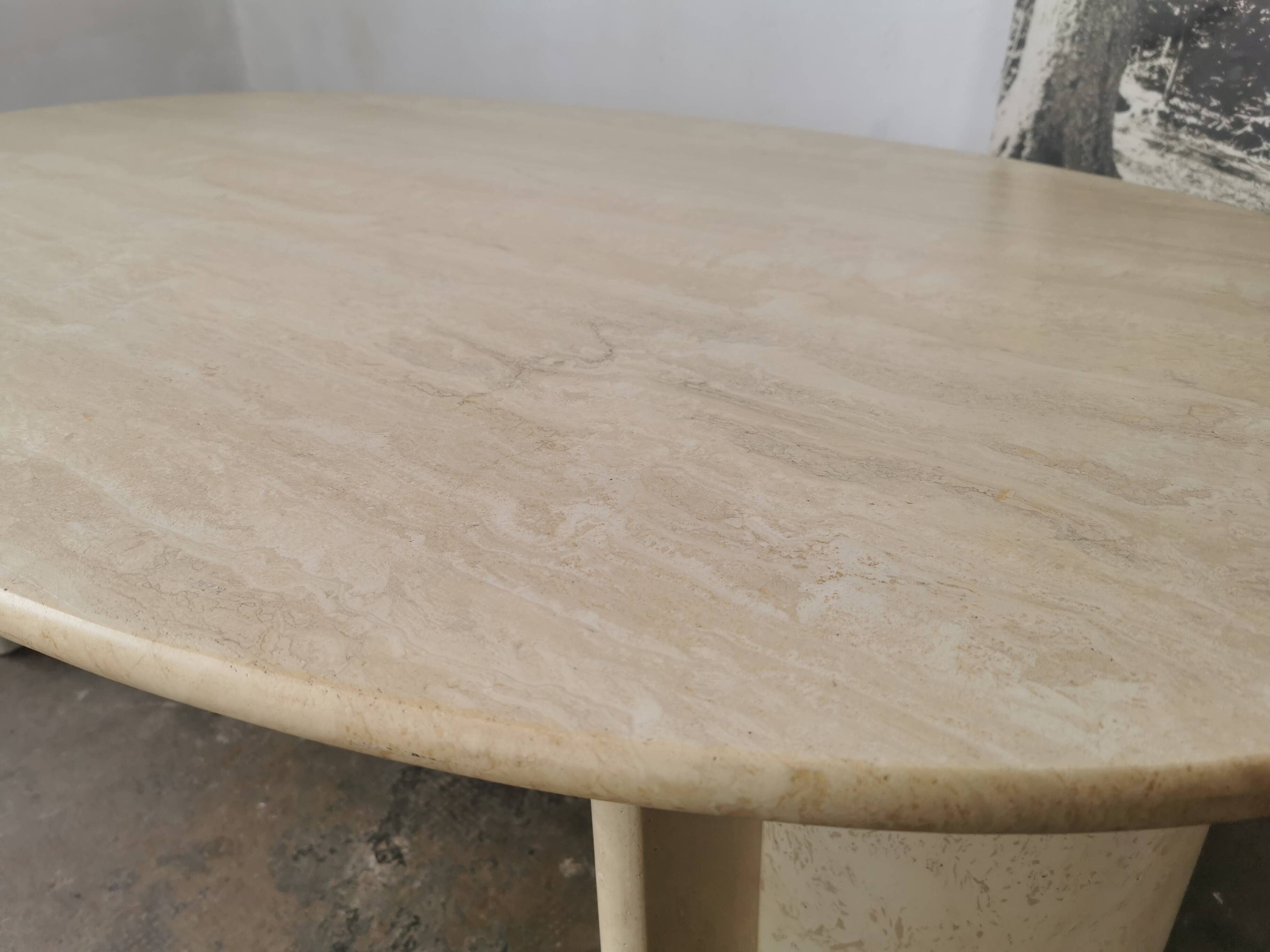 Oval coffee table in travertine, marble from the 70s/80s