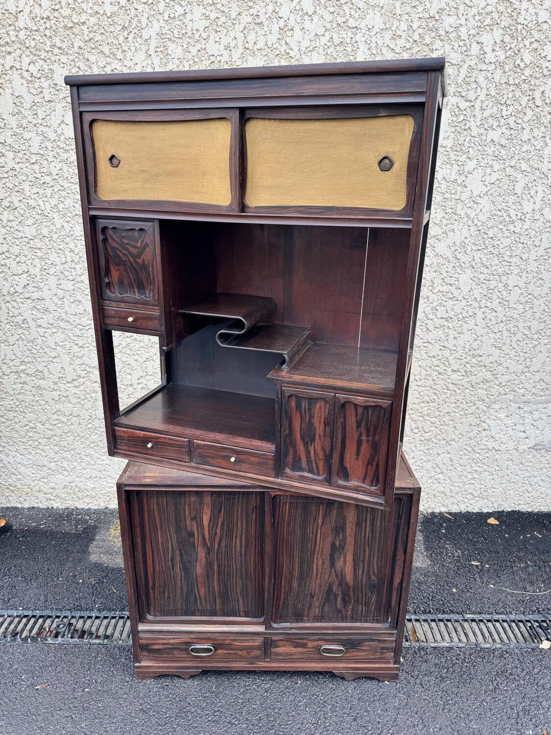 Elégant cabinet en deux corps typique style japonais, vers les années