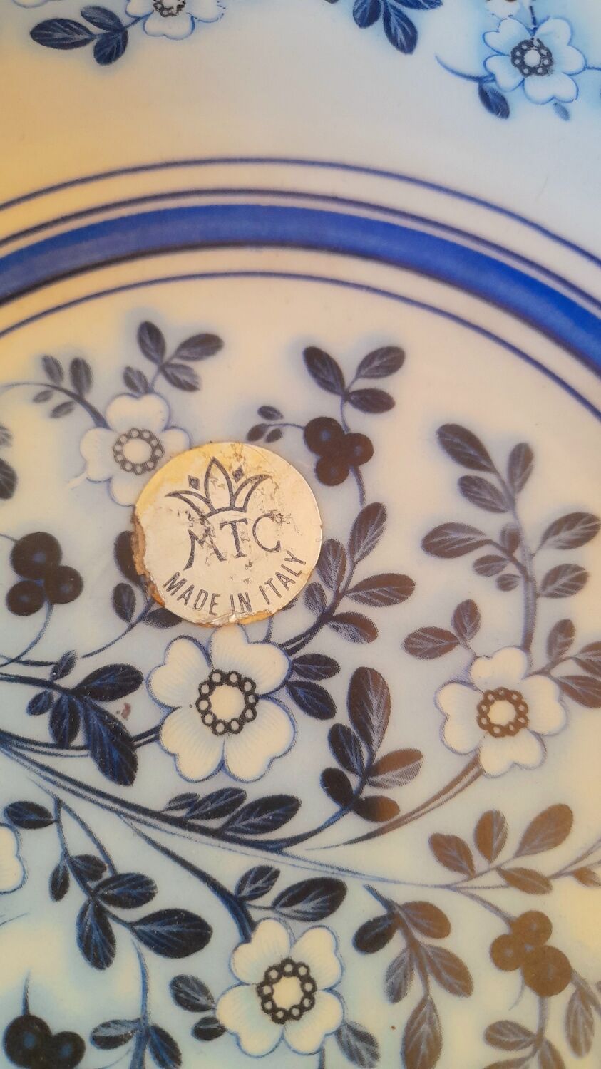 Porcelain and brass empty pocket