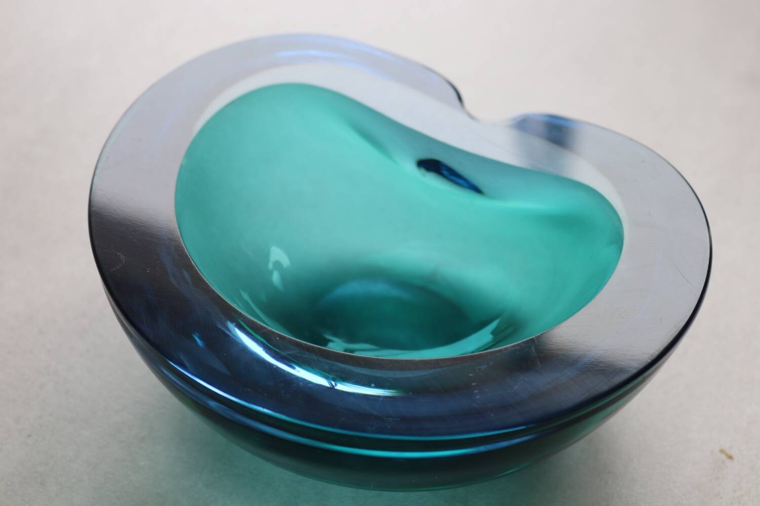 Empty pocket in murano glass two blues