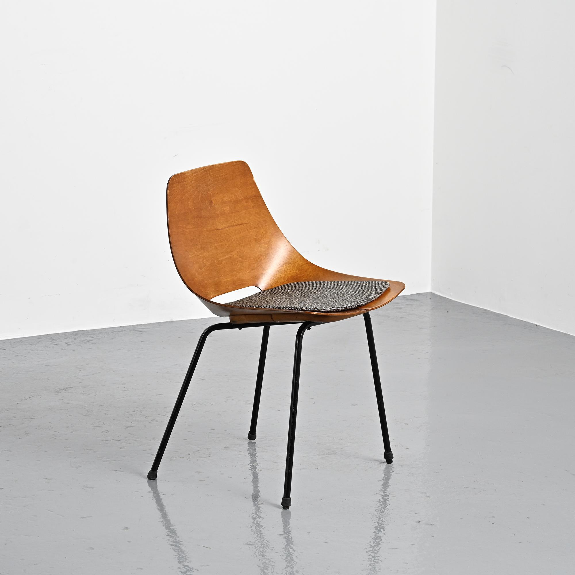 Chaise Tonneau par Pierre Guariche, Steiner, 1953