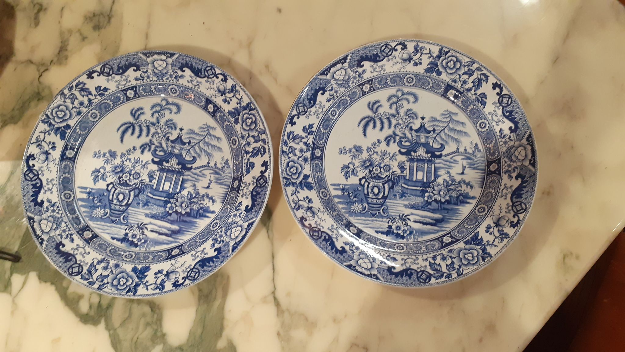 Plats Creil et montereau lot de 2