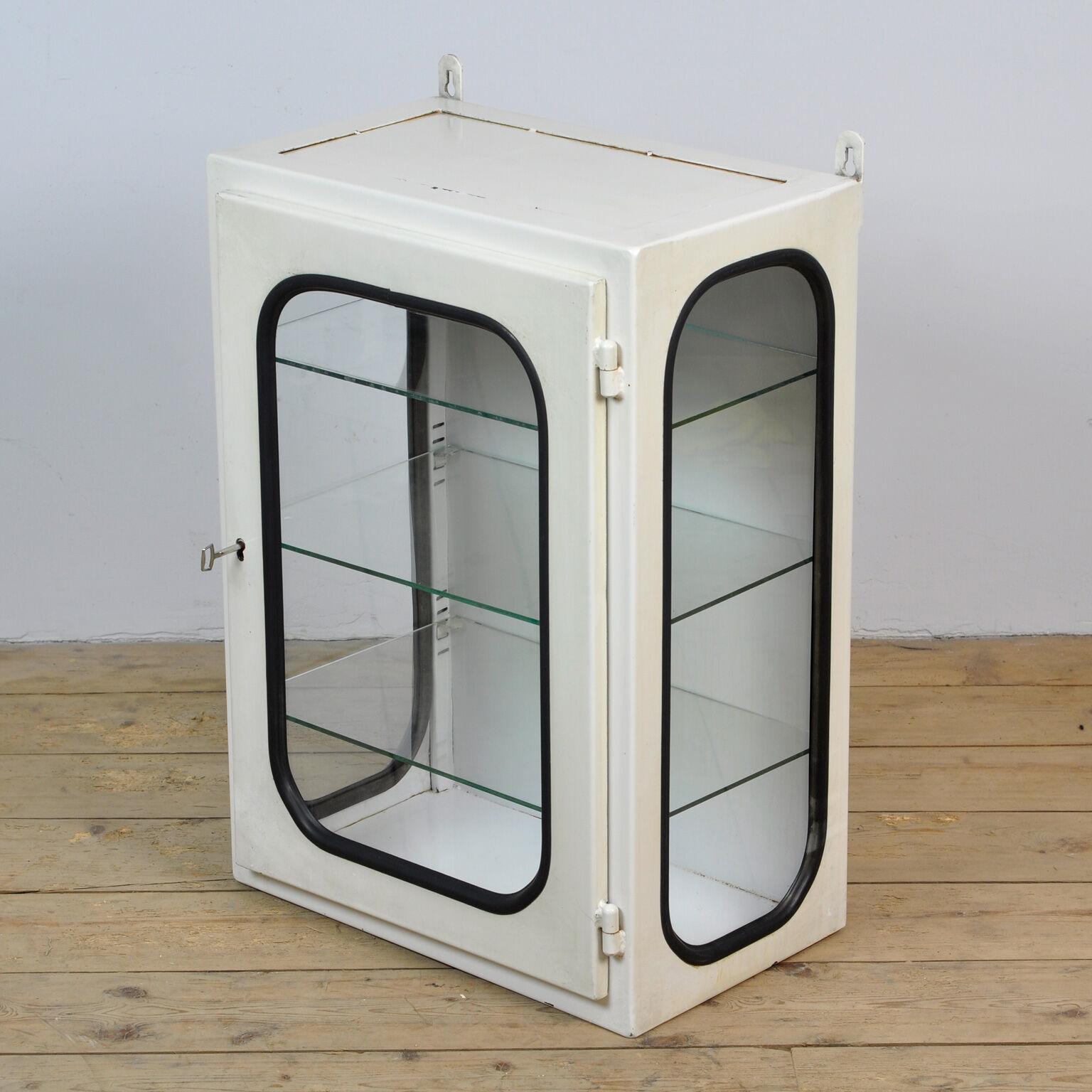 Armoire à pharmacie d’hôpital vintage années 1970