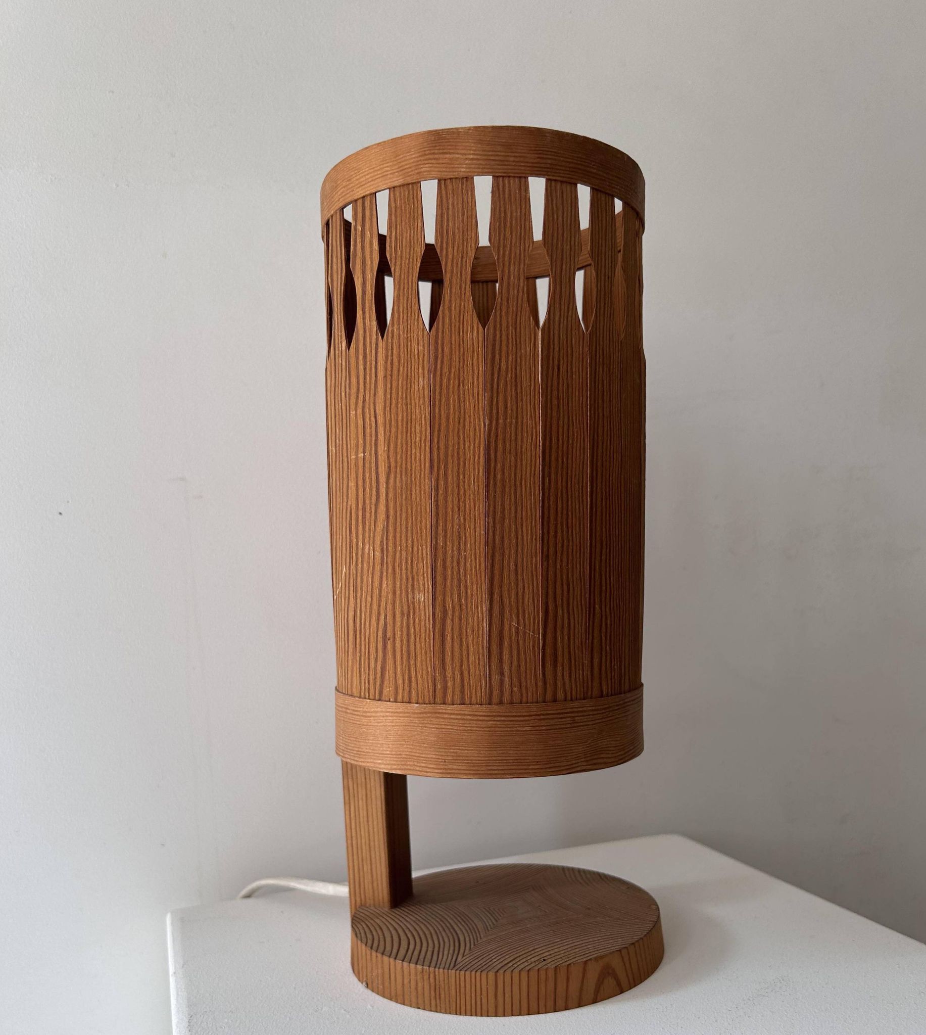 Lampe de table en lamelle de pin, Suède 1970
