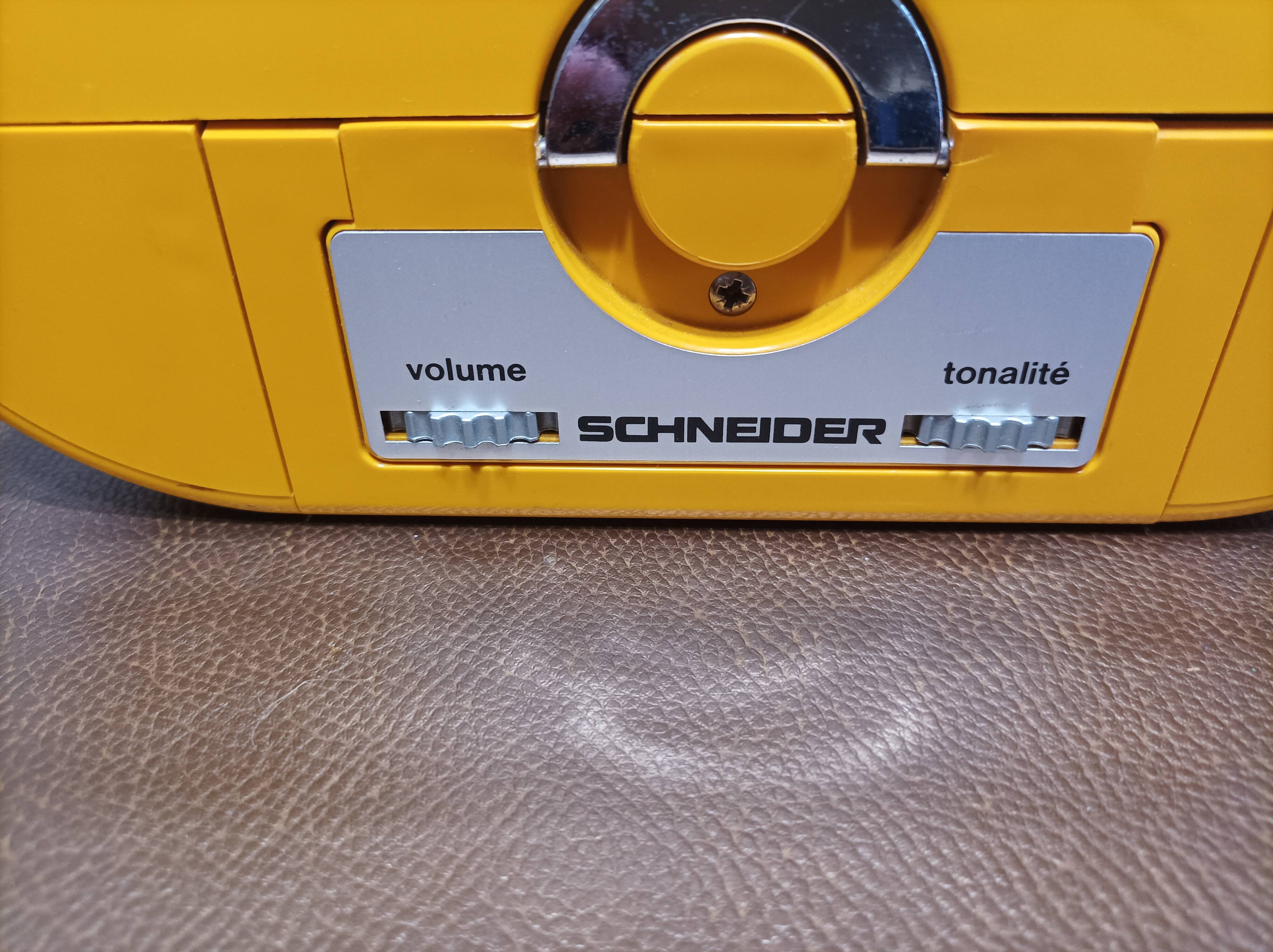 Schneider SE 210 Vintage portable record player
