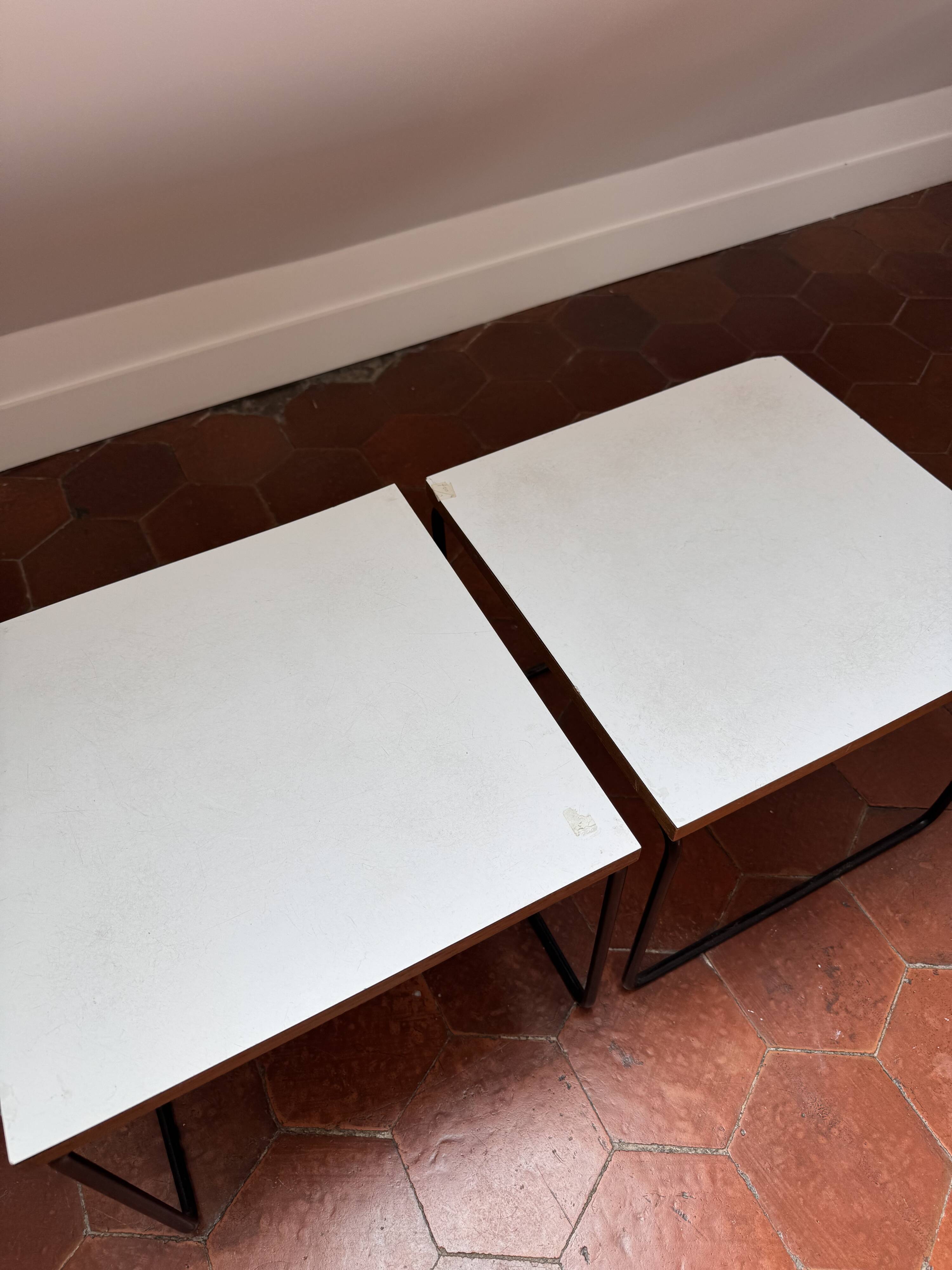 Lot de 2 tables basses "Table Volante" – Pierre Guariche, Éditions Steiner