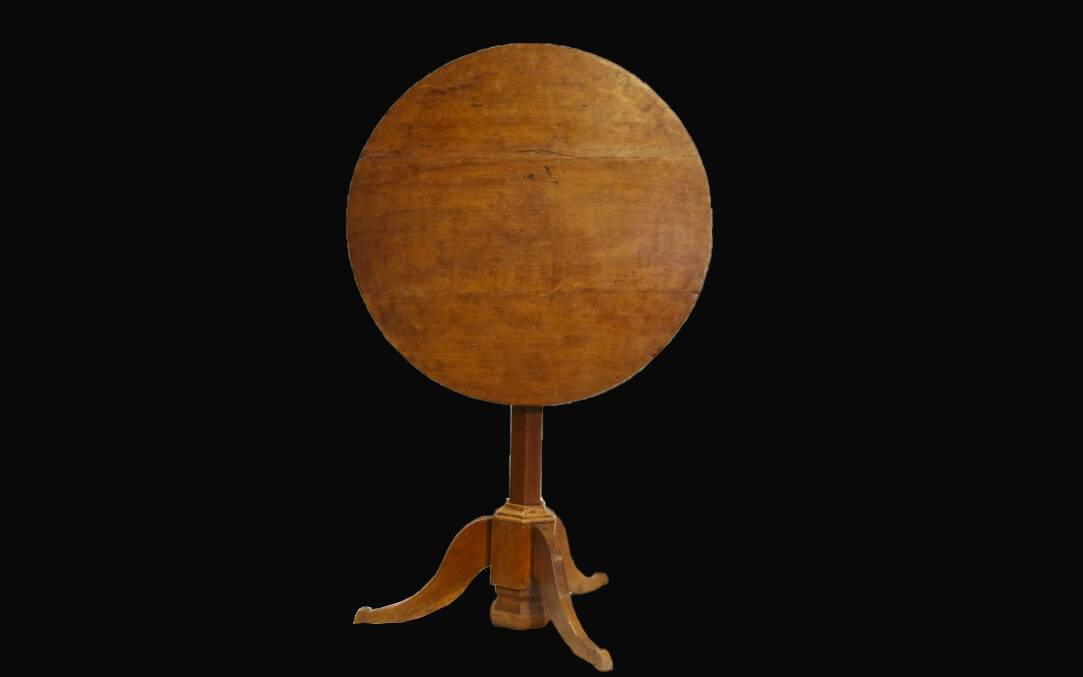 Guéridon tripode Directoire Plateau pliable, XVIIIe