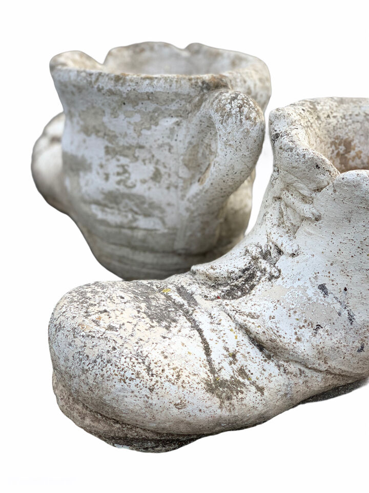 Pair of outdoor flowerpots