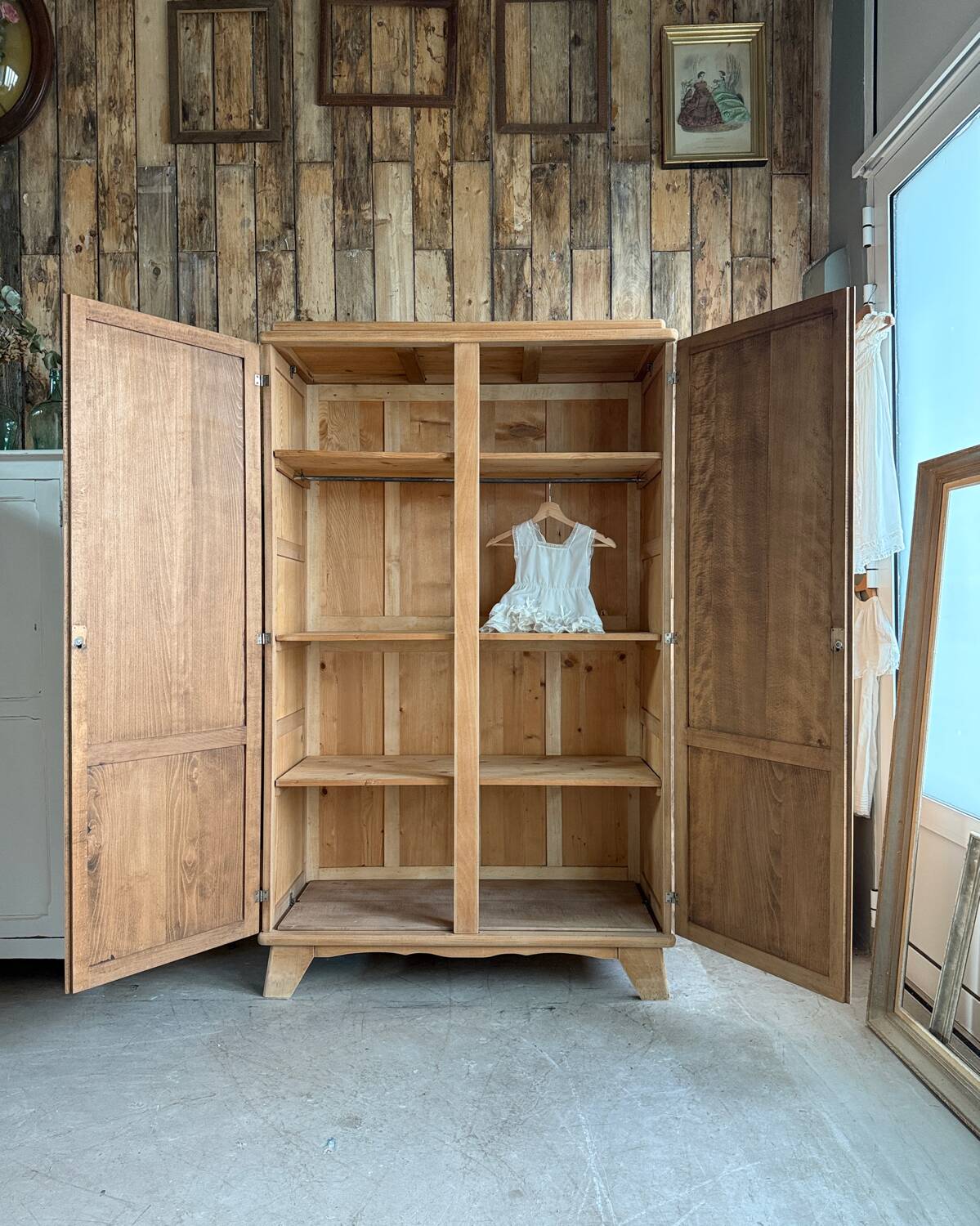 Armoire parisienne en hêtre (rénovée)
