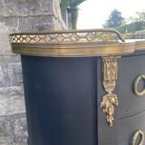 Black kidney chest of drawers in Louis XV old style