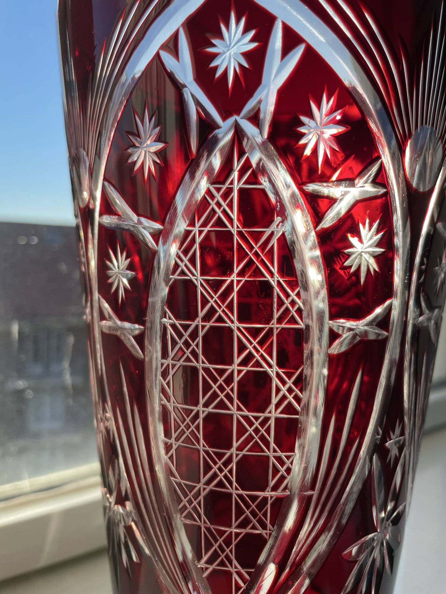 Vase en cristal taillé à la main bohémien ou polonais - Vintage - Rubis/Cranberry