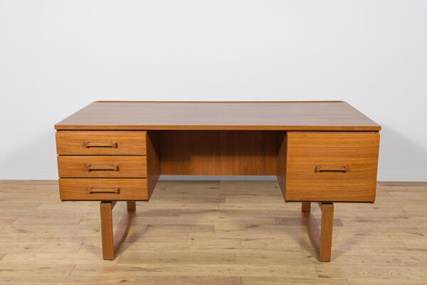 Bureau indépendant en teck de milieu de siècle par Torben Valeur et Henning Jensen pour Dyrlund, Danemark, années 1960.