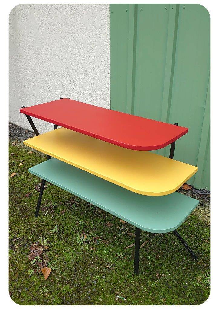 Etagère sur pieds, milieu XXème