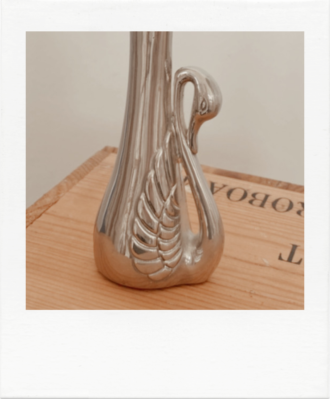 Soliflore in silvery metal swan