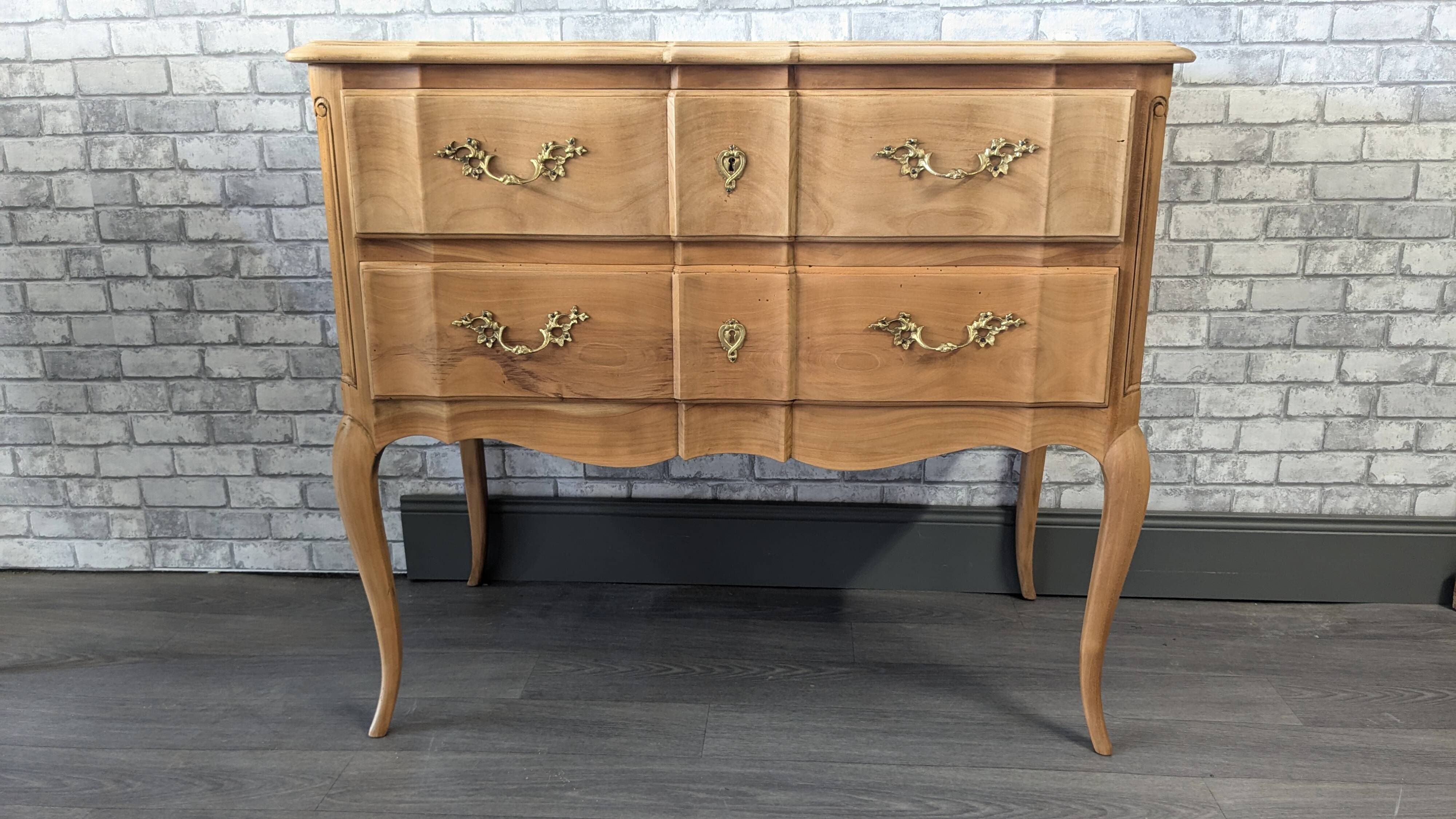 Crossbow chest of drawers