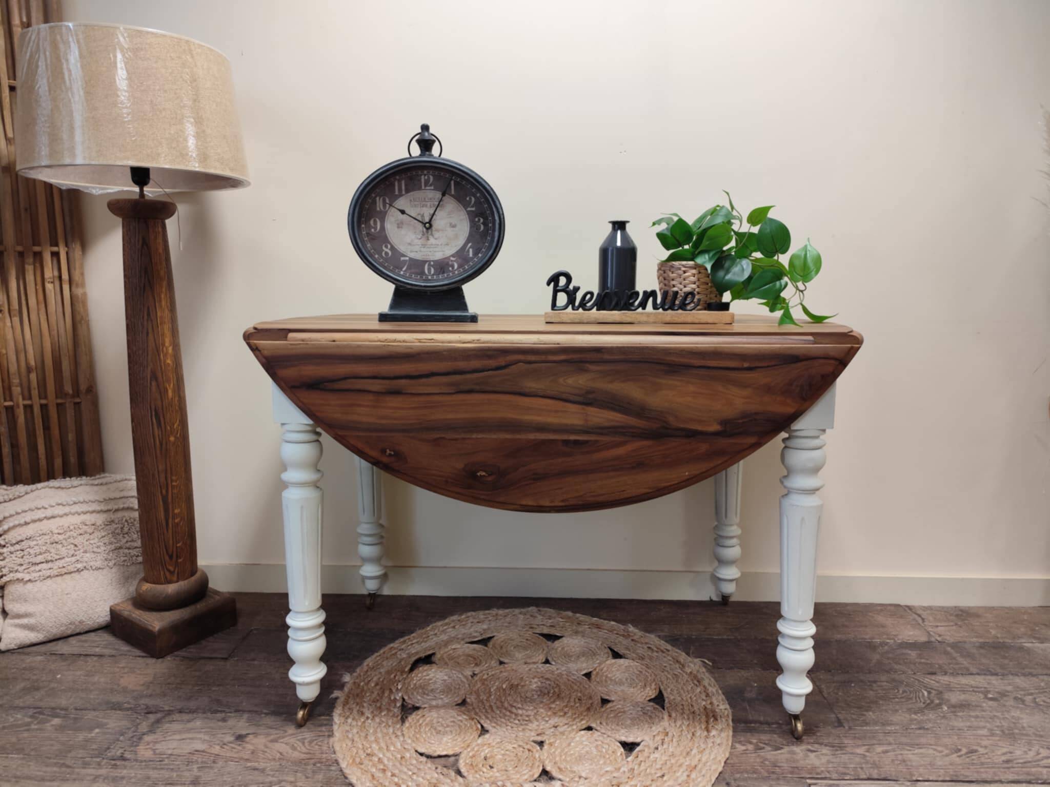 Table convertible into a console.