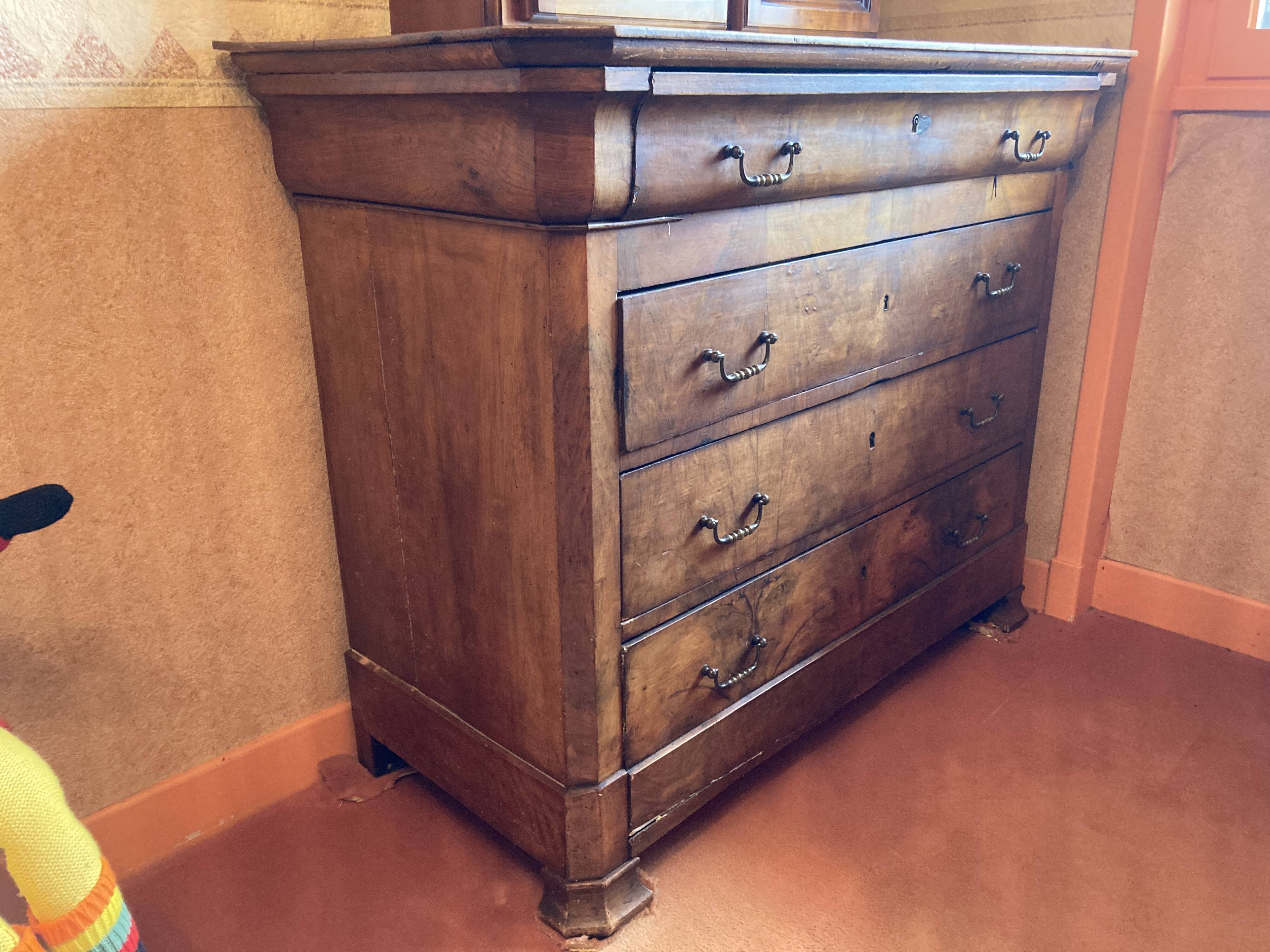 Chest of drawers