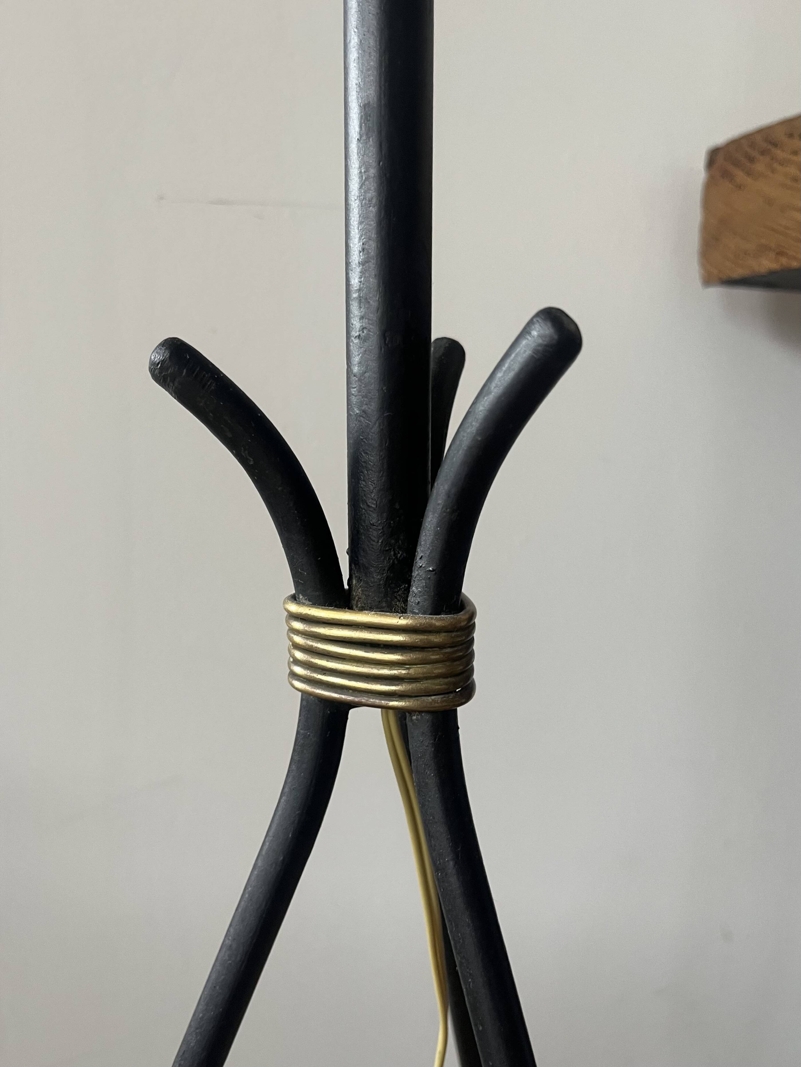 Black iron tripod floor lamp - Vintage 1950s / 1960s