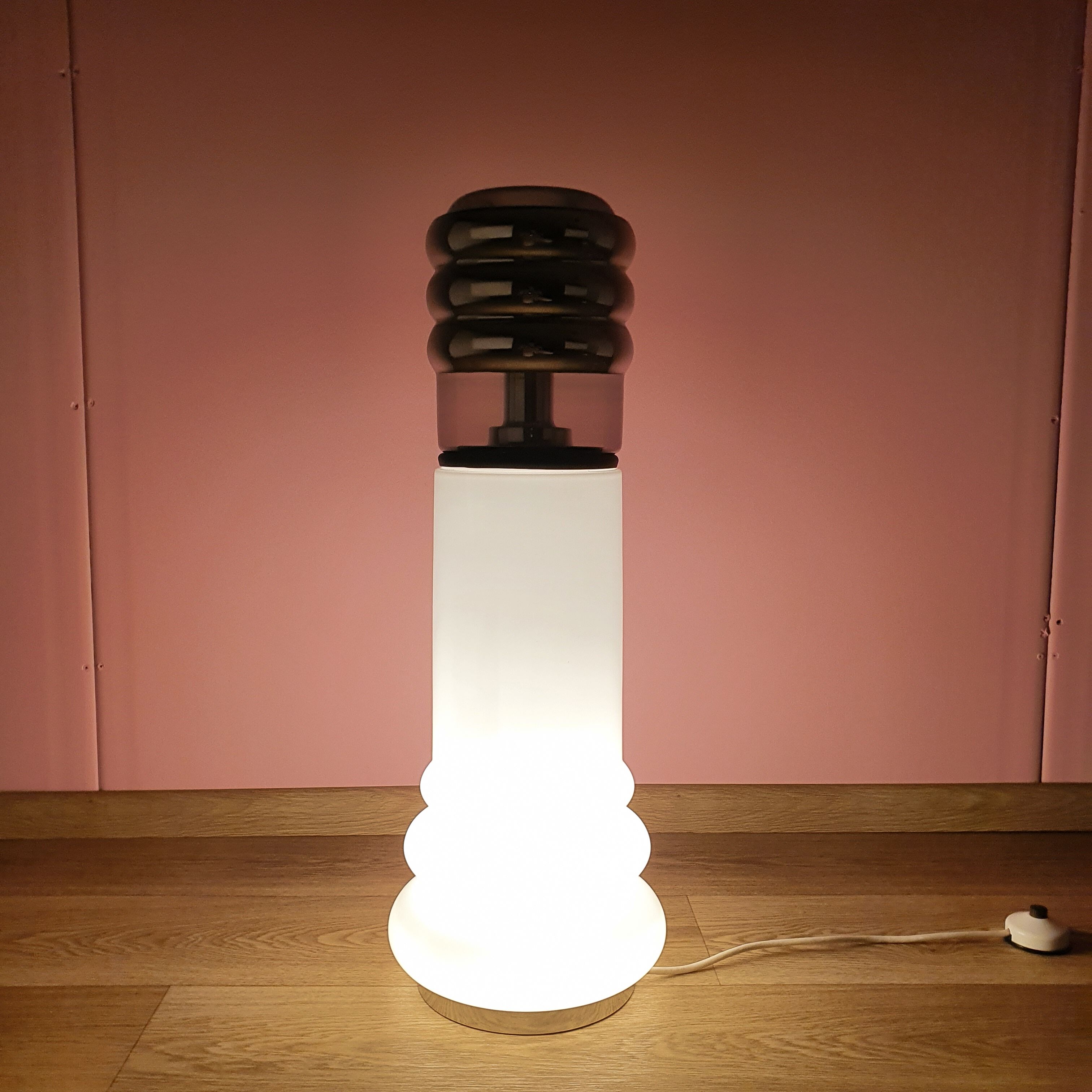 Lampadaire en verre opalin du milieu du siècle de Peil & Putzler, Allemagne, années 1960