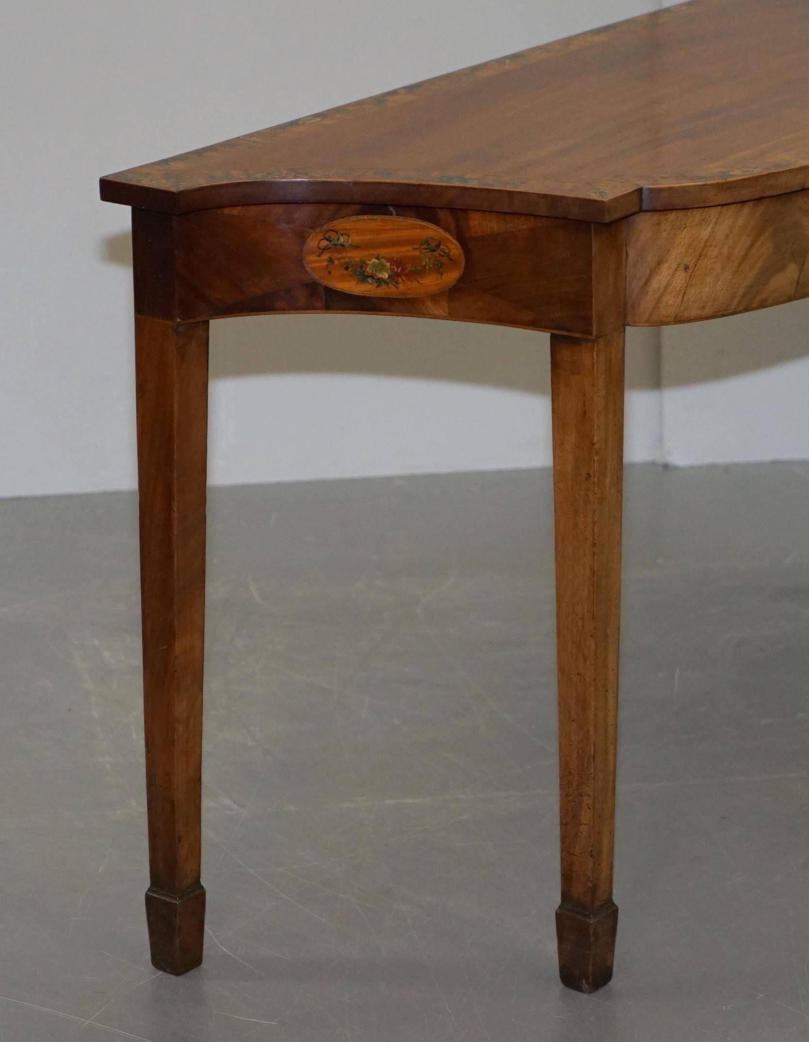 Pair of George III consoles 1780 in satinwood and tulipwood, painted in polychrome.