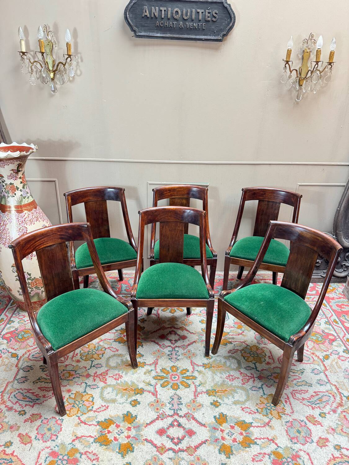Suite de six chaises gondole en acajou de style empire