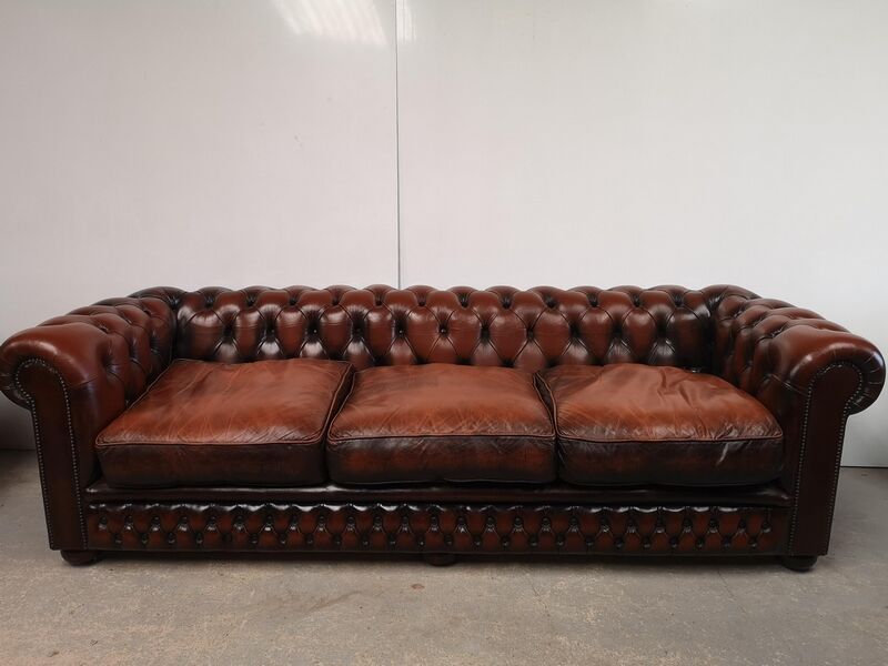 Brown leather chesterfield sofa 3 places