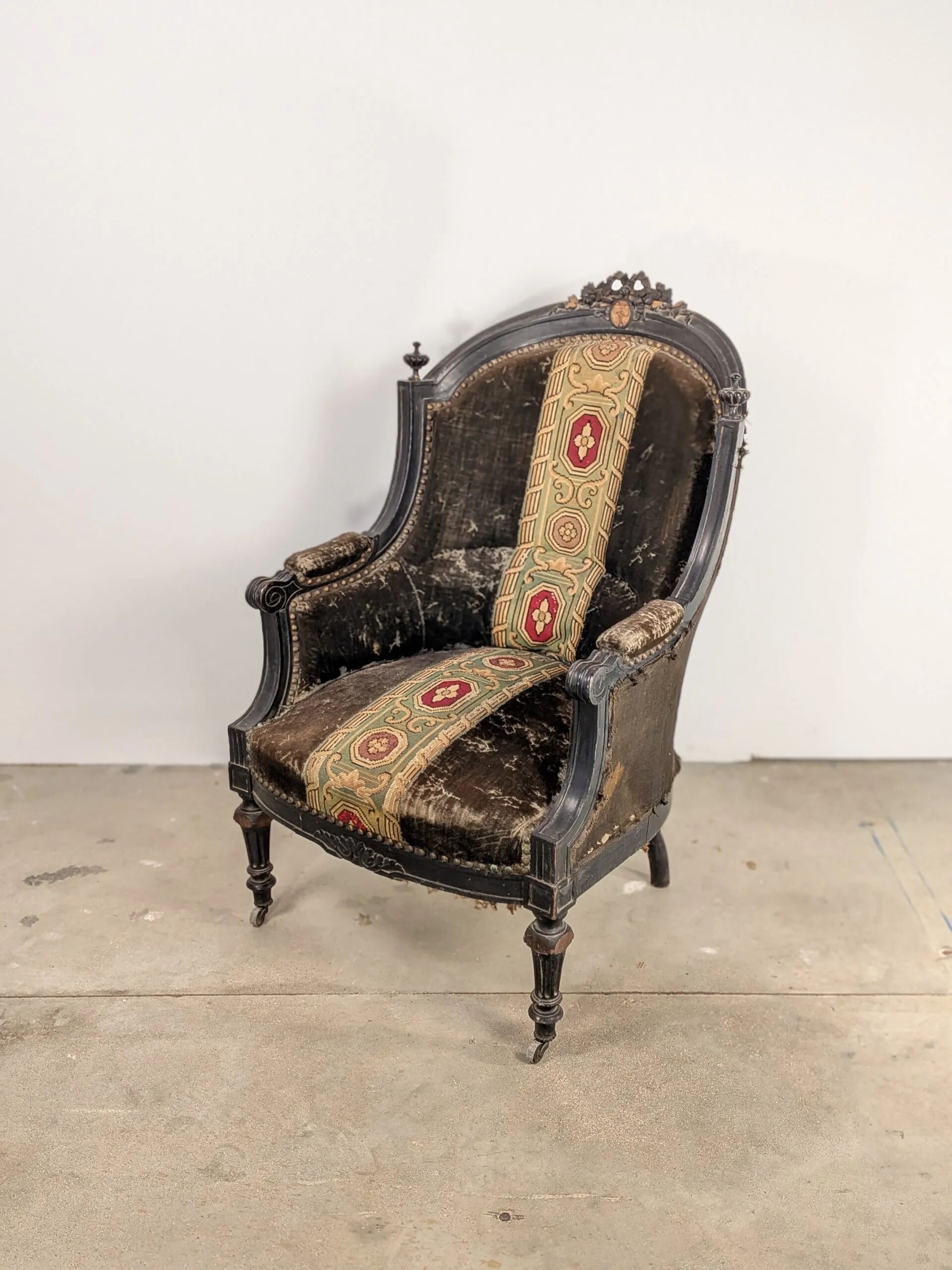 Fauteuil style Louis XVI – 19e siècle
