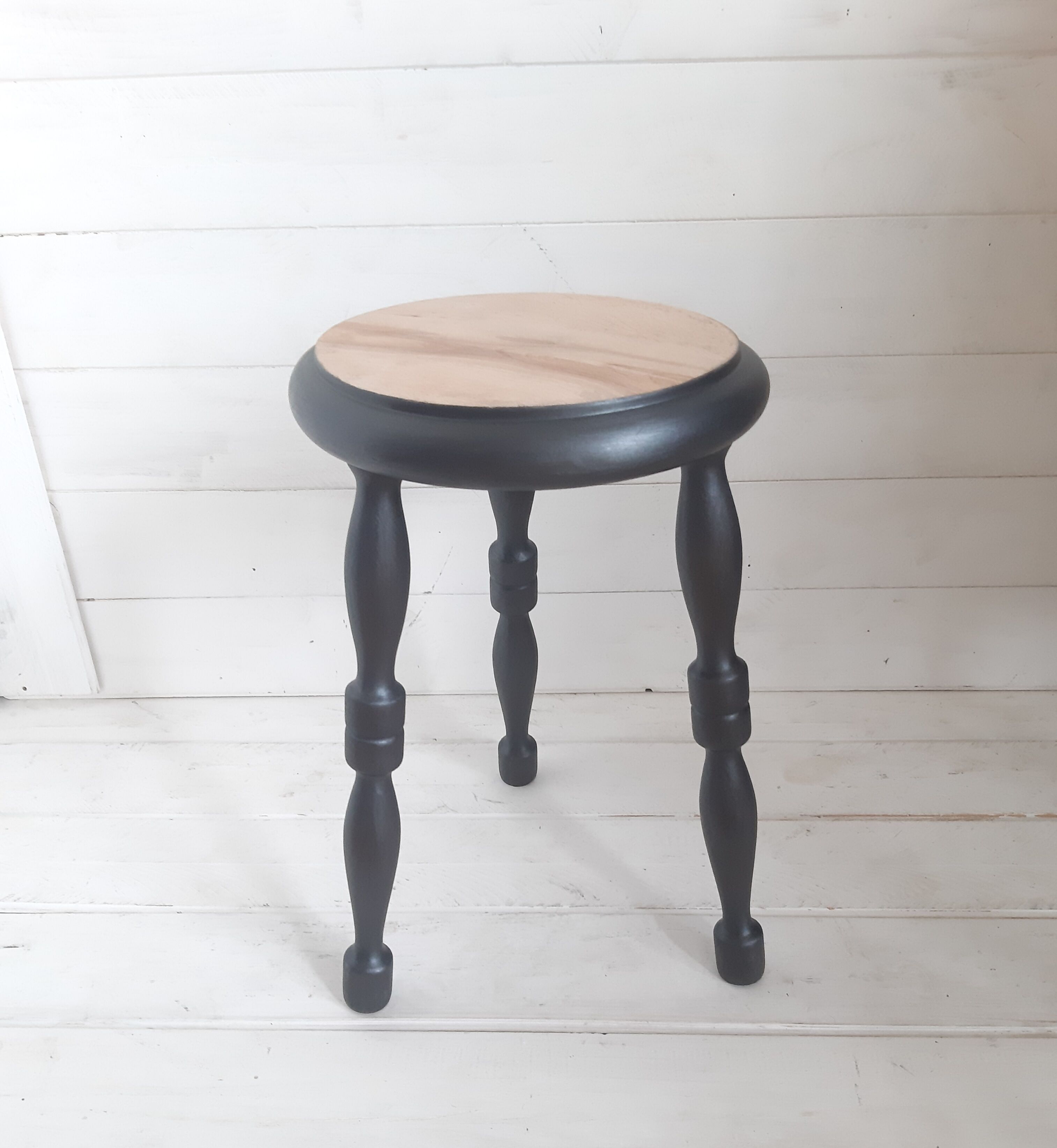 Tripod stool/ Plant holder