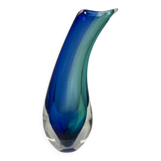 Vase en verre bleu