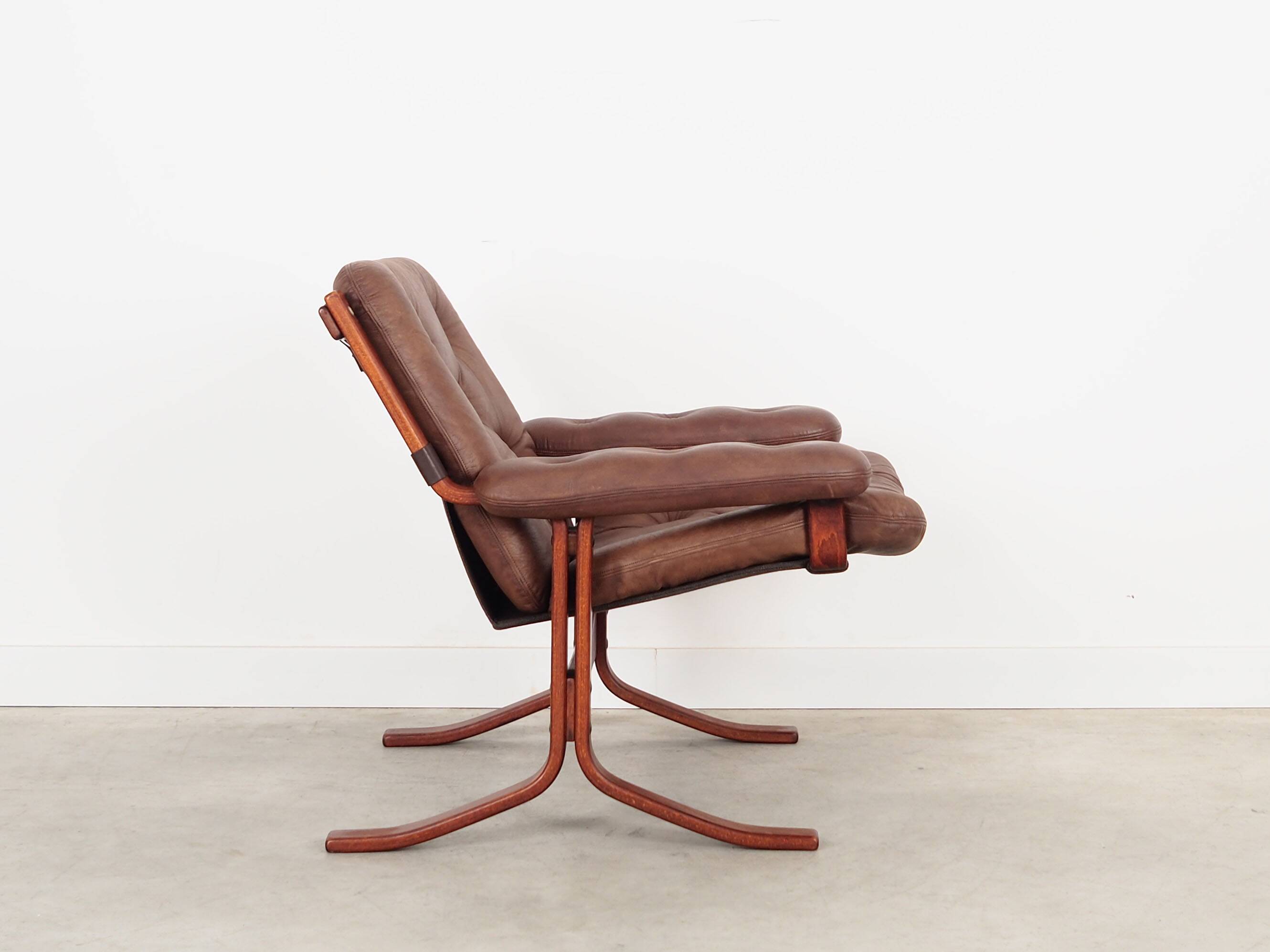 Fauteuil en cuir, design norvégien, années 1970, production : Norvège