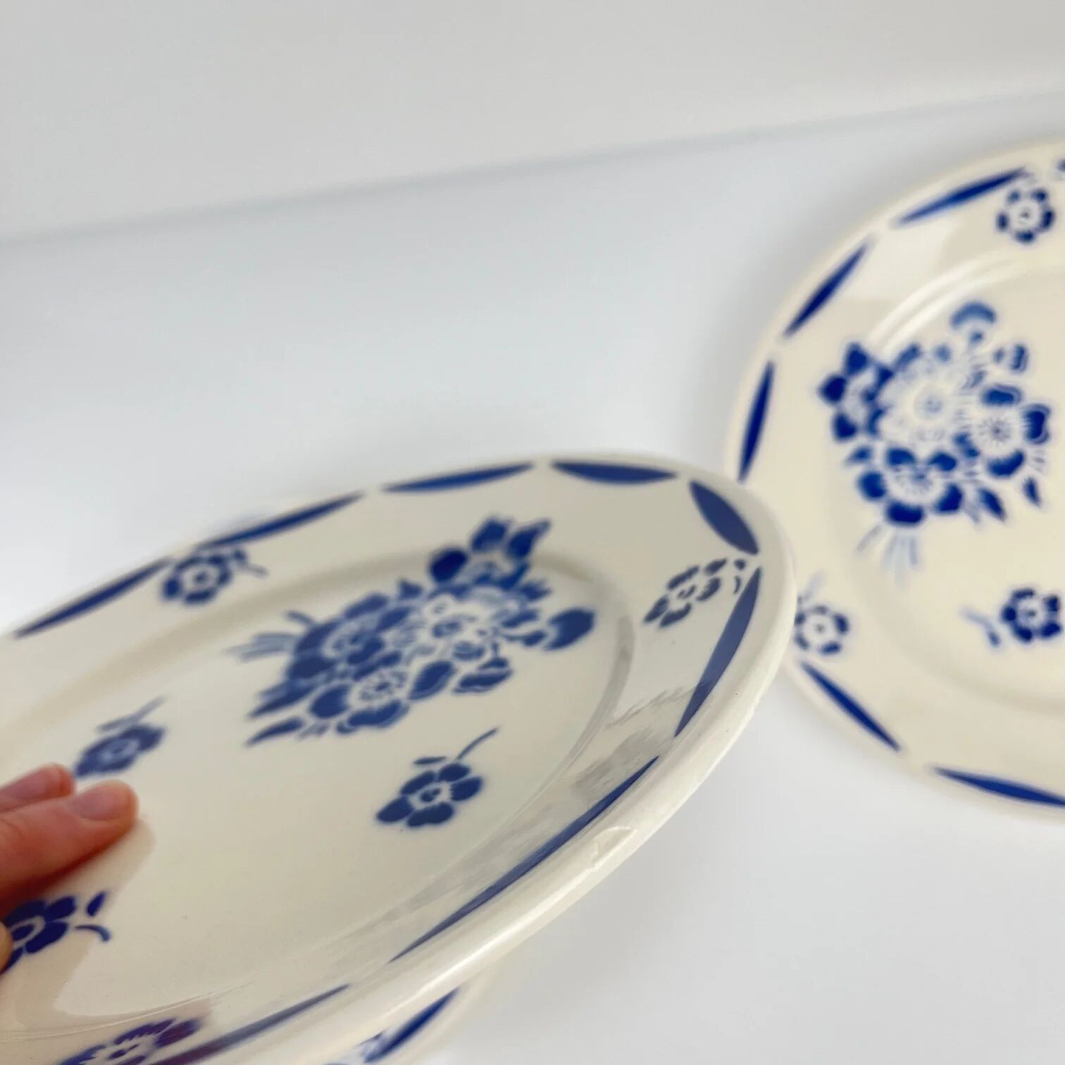 Set of 6 dessert plates, semi-porcelain Badonviller, blue flower pattern, early 20th century.